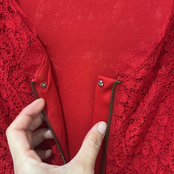 Red lace sheath dress - Picture 11 of 11